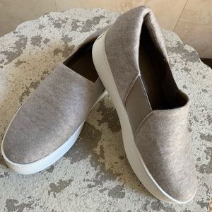 Vince Warren felt fabric platform sneaker Size 7.5